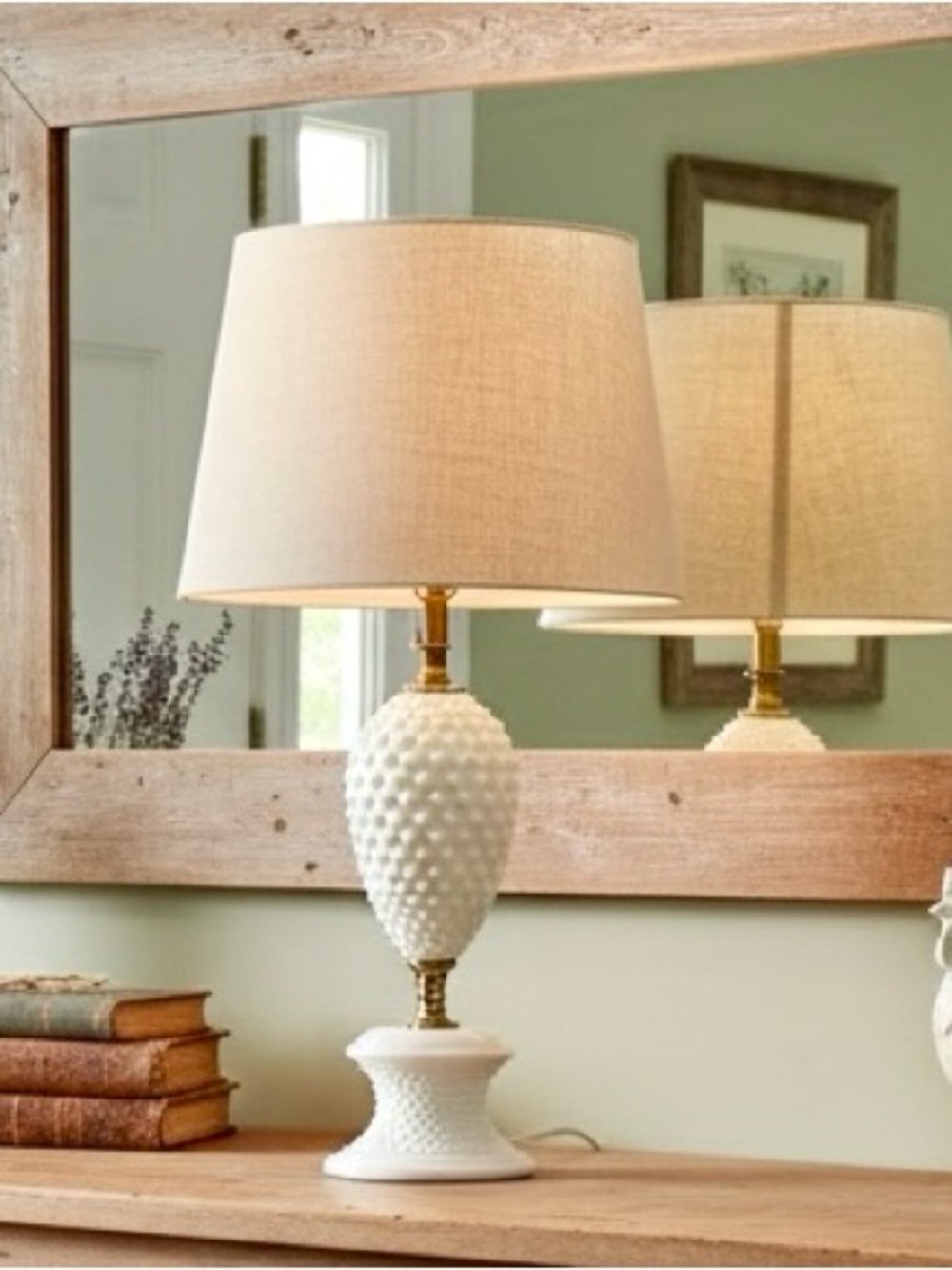 Vintage White Milk Glass Hobnail Accent Light 
Table Lamp -Lamp only